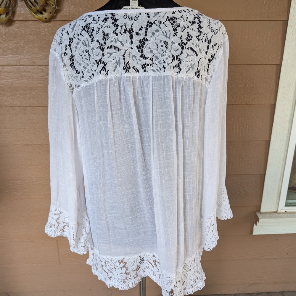 Zac & Rachel White Lace Accent Blouse - Picture 4 of 4